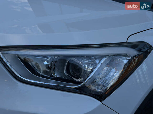 Білий Хендай Санта Фе, об'ємом двигуна 2.36 л та пробігом 177 тис. км за 13300 $, фото 56 на Automoto.ua