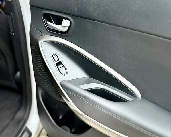 Белый Хендай Санта Фе, объемом двигателя 2 л и пробегом 210 тыс. км за 17500 $, фото 34 на Automoto.ua