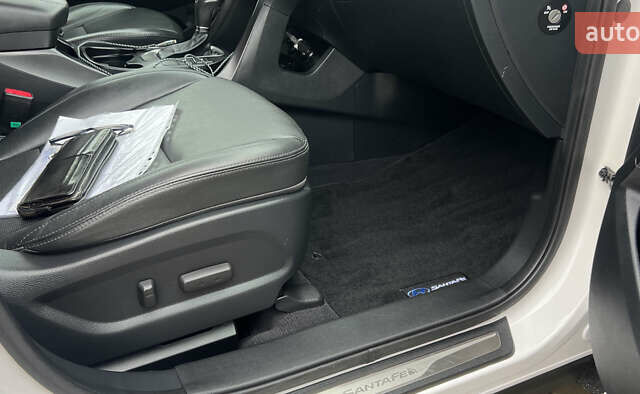 Белый Хендай Санта Фе, объемом двигателя 2.2 л и пробегом 226 тыс. км за 18999 $, фото 14 на Automoto.ua