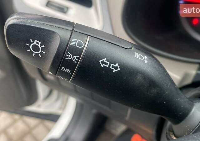 Белый Хендай Санта Фе, объемом двигателя 2.36 л и пробегом 152 тыс. км за 12500 $, фото 24 на Automoto.ua