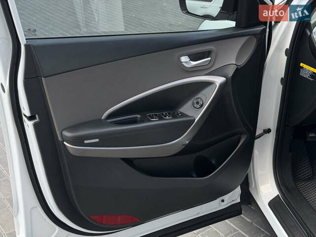 Білий Хендай Санта Фе, об'ємом двигуна 2.36 л та пробігом 177 тис. км за 13300 $, фото 65 на Automoto.ua