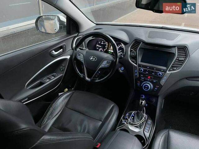 Белый Хендай Санта Фе, объемом двигателя 2.2 л и пробегом 272 тыс. км за 18900 $, фото 16 на Automoto.ua