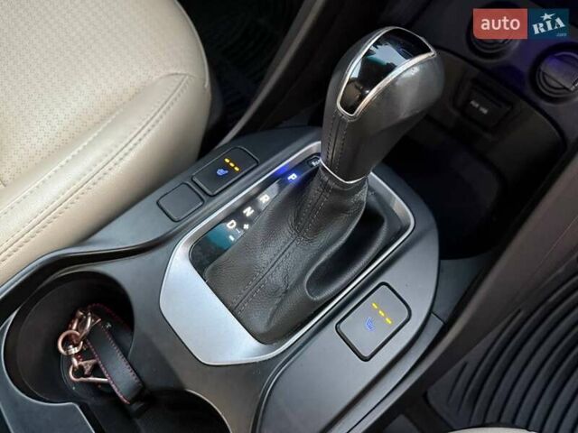Білий Хендай Санта Фе, об'ємом двигуна 2 л та пробігом 133 тис. км за 13950 $, фото 36 на Automoto.ua