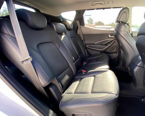 Белый Хендай Санта Фе, объемом двигателя 2.2 л и пробегом 214 тыс. км за 18500 $, фото 25 на Automoto.ua