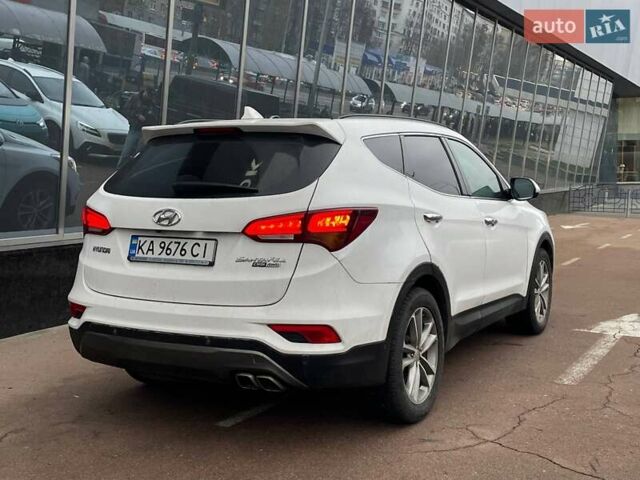 Белый Хендай Санта Фе, объемом двигателя 2.2 л и пробегом 272 тыс. км за 18900 $, фото 3 на Automoto.ua