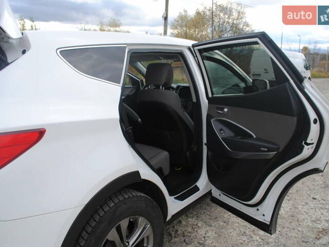 Белый Хендай Санта Фе, объемом двигателя 2.36 л и пробегом 158 тыс. км за 12900 $, фото 17 на Automoto.ua