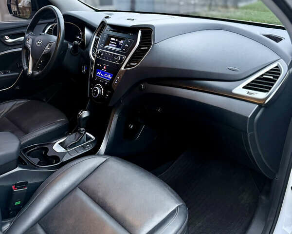 Белый Хендай Санта Фе, объемом двигателя 2 л и пробегом 210 тыс. км за 17500 $, фото 27 на Automoto.ua