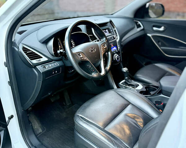 Белый Хендай Санта Фе, объемом двигателя 2 л и пробегом 210 тыс. км за 17500 $, фото 14 на Automoto.ua