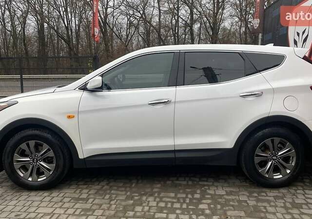Белый Хендай Санта Фе, объемом двигателя 2.36 л и пробегом 152 тыс. км за 12500 $, фото 4 на Automoto.ua