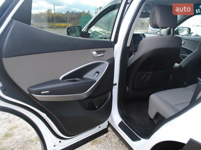 Белый Хендай Санта Фе, объемом двигателя 2.36 л и пробегом 158 тыс. км за 12900 $, фото 11 на Automoto.ua