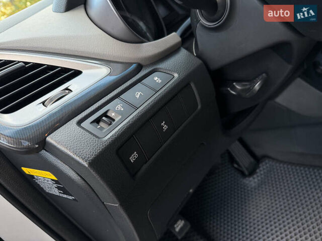 Білий Хендай Санта Фе, об'ємом двигуна 2.36 л та пробігом 177 тис. км за 13300 $, фото 73 на Automoto.ua