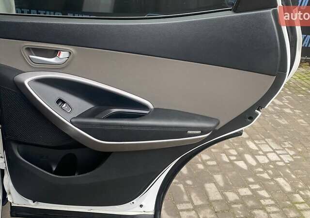 Белый Хендай Санта Фе, объемом двигателя 2.36 л и пробегом 152 тыс. км за 12500 $, фото 33 на Automoto.ua