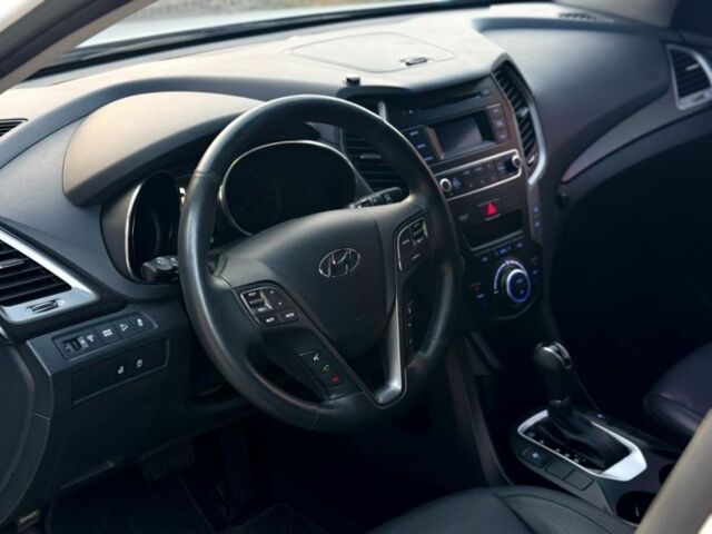 Белый Хендай Санта Фе, объемом двигателя 2 л и пробегом 207 тыс. км за 17500 $, фото 3 на Automoto.ua