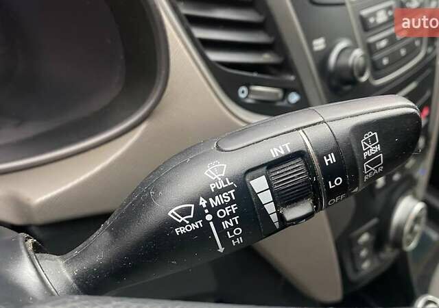 Белый Хендай Санта Фе, объемом двигателя 2.36 л и пробегом 152 тыс. км за 12500 $, фото 23 на Automoto.ua