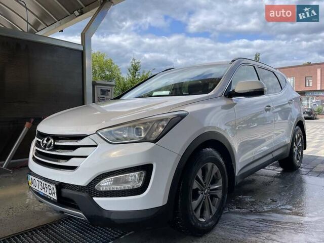 Белый Хендай Санта Фе, объемом двигателя 2.2 л и пробегом 320 тыс. км за 14000 $, фото 1 на Automoto.ua