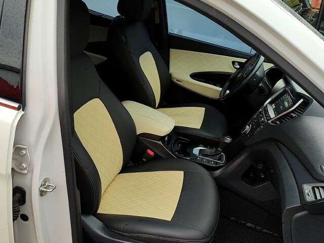 Хендай Санта Фе 2015 в Виннице на Automoto.ua Белый Хендай Санта Фе, объемом двигателя 2 л и пробегом 99 тыс. км за 22300 $, фото 4 на Automoto.ua