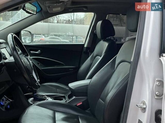 Белый Хендай Санта Фе, объемом двигателя 2.2 л и пробегом 272 тыс. км за 18900 $, фото 15 на Automoto.ua