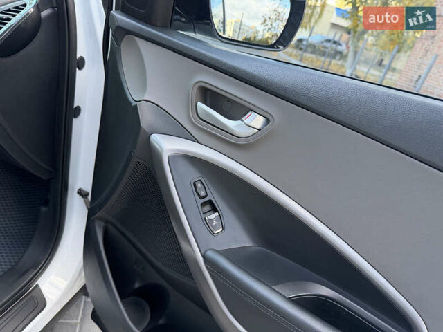 Білий Хендай Санта Фе, об'ємом двигуна 2.36 л та пробігом 177 тис. км за 13300 $, фото 96 на Automoto.ua