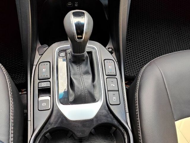 Хендай Санта Фе 2015 в Виннице на Automoto.ua Белый Хендай Санта Фе, объемом двигателя 2 л и пробегом 99 тыс. км за 22300 $, фото 6 на Automoto.ua