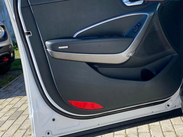 Белый Хендай Санта Фе, объемом двигателя 2.2 л и пробегом 214 тыс. км за 18500 $, фото 28 на Automoto.ua