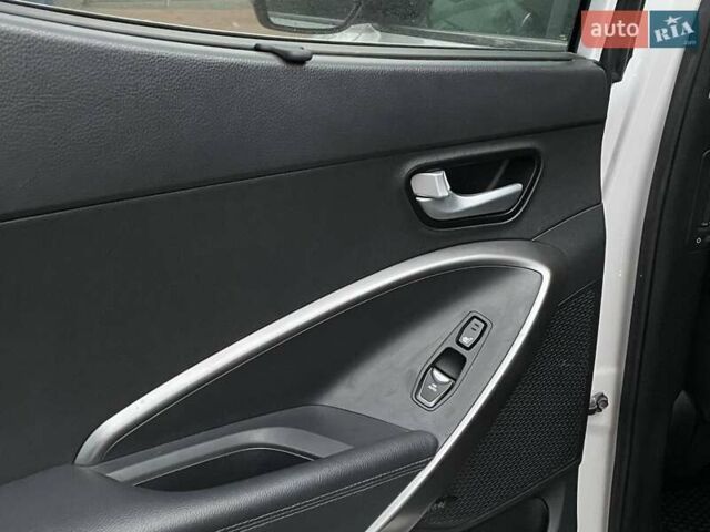 Белый Хендай Санта Фе, объемом двигателя 2.2 л и пробегом 272 тыс. км за 18900 $, фото 23 на Automoto.ua