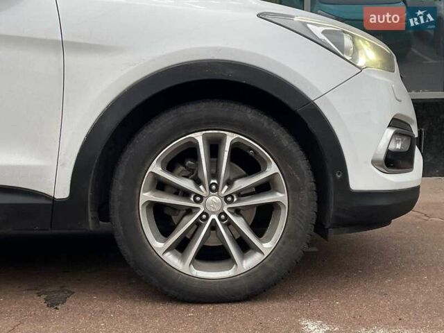 Белый Хендай Санта Фе, объемом двигателя 2.2 л и пробегом 272 тыс. км за 18900 $, фото 11 на Automoto.ua