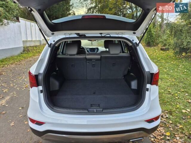 Белый Хендай Санта Фе, объемом двигателя 2.4 л и пробегом 110 тыс. км за 14950 $, фото 2 на Automoto.ua