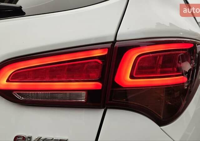 Белый Хендай Санта Фе, объемом двигателя 2 л и пробегом 179 тыс. км за 18800 $, фото 54 на Automoto.ua