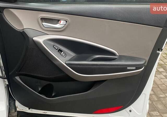 Белый Хендай Санта Фе, объемом двигателя 2.36 л и пробегом 152 тыс. км за 12500 $, фото 34 на Automoto.ua