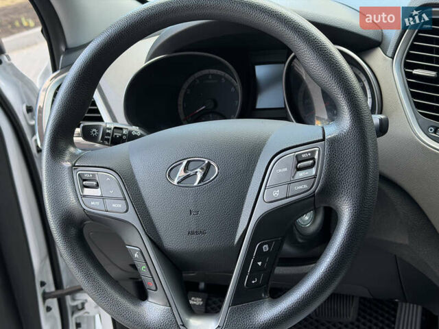 Белый Хендай Санта Фе, объемом двигателя 2.36 л и пробегом 177 тыс. км за 13500 $, фото 81 на Automoto.ua