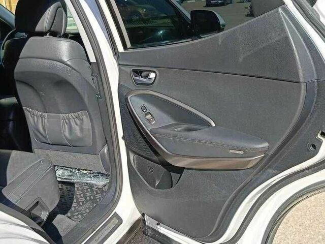 Хендай Санта Фе 2015 у Києві на Automoto.ua Білий Хендай Санта Фе, об'ємом двигуна 2.2 л та пробігом 92 тис. км за 7600 $, фото 5 на Automoto.ua
