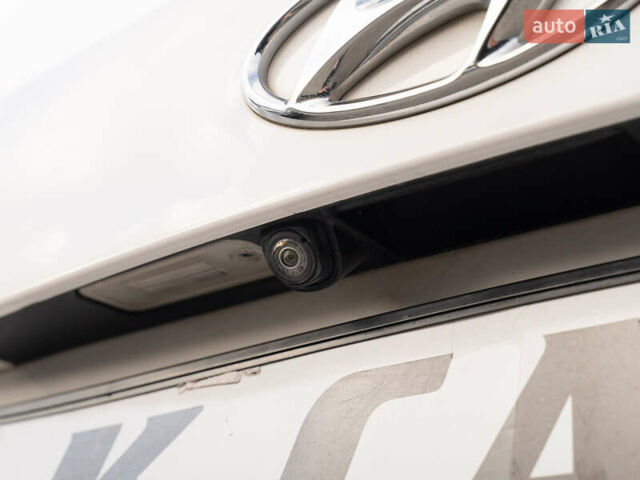 Білий Хендай Санта Фе, об'ємом двигуна 2 л та пробігом 173 тис. км за 18950 $, фото 11 на Automoto.ua
