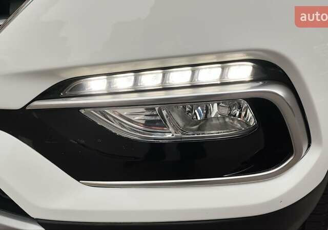 Белый Хендай Санта Фе, объемом двигателя 2 л и пробегом 179 тыс. км за 18800 $, фото 19 на Automoto.ua