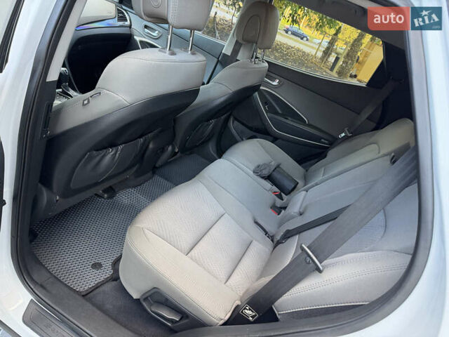 Белый Хендай Санта Фе, объемом двигателя 2.36 л и пробегом 177 тыс. км за 13500 $, фото 85 на Automoto.ua