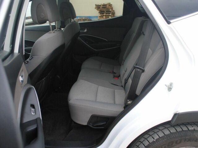 Белый Хендай Санта Фе, объемом двигателя 2.4 л и пробегом 158 тыс. км за 12900 $, фото 4 на Automoto.ua