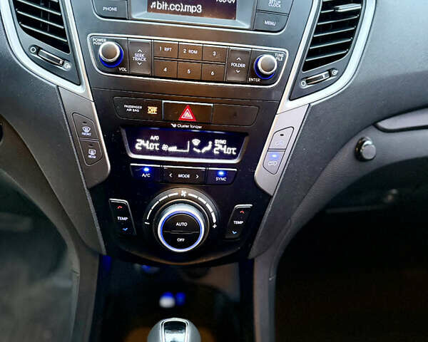 Белый Хендай Санта Фе, объемом двигателя 2 л и пробегом 210 тыс. км за 17500 $, фото 17 на Automoto.ua