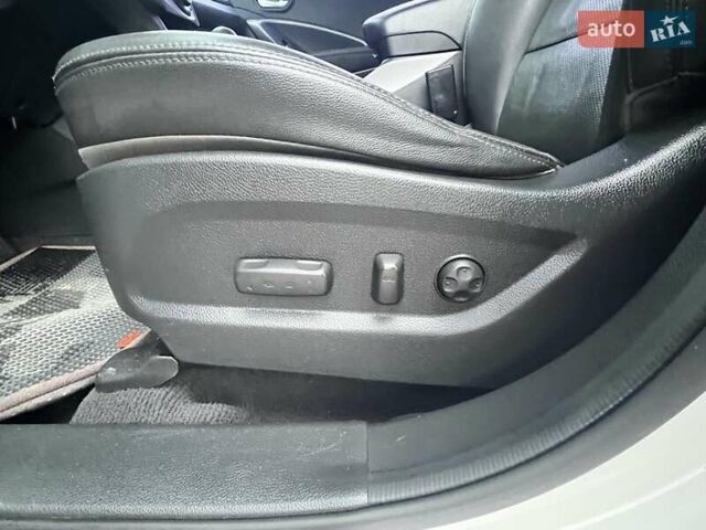 Белый Хендай Санта Фе, объемом двигателя 2 л и пробегом 276 тыс. км за 17700 $, фото 18 на Automoto.ua