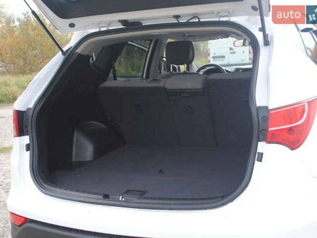 Белый Хендай Санта Фе, объемом двигателя 2.36 л и пробегом 158 тыс. км за 12900 $, фото 16 на Automoto.ua