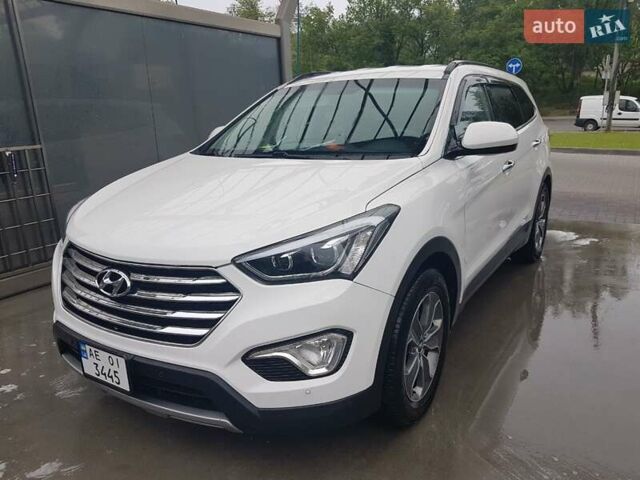 Белый Хендай Санта Фе, объемом двигателя 3.34 л и пробегом 160 тыс. км за 15399 $, фото 1 на Automoto.ua