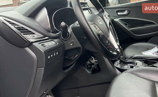 Белый Хендай Санта Фе, объемом двигателя 2.2 л и пробегом 226 тыс. км за 18999 $, фото 4 на Automoto.ua