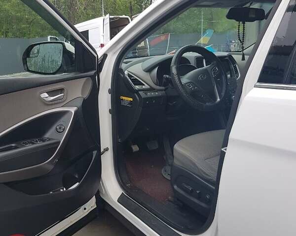 Белый Хендай Санта Фе, объемом двигателя 3.34 л и пробегом 160 тыс. км за 15399 $, фото 5 на Automoto.ua