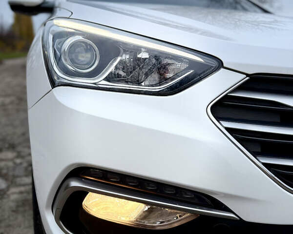 Белый Хендай Санта Фе, объемом двигателя 2 л и пробегом 210 тыс. км за 17500 $, фото 30 на Automoto.ua