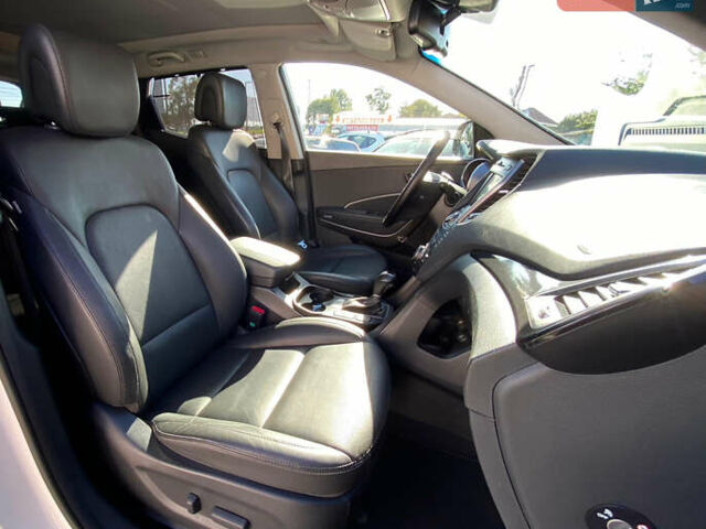 Белый Хендай Санта Фе, объемом двигателя 2.2 л и пробегом 214 тыс. км за 18500 $, фото 24 на Automoto.ua