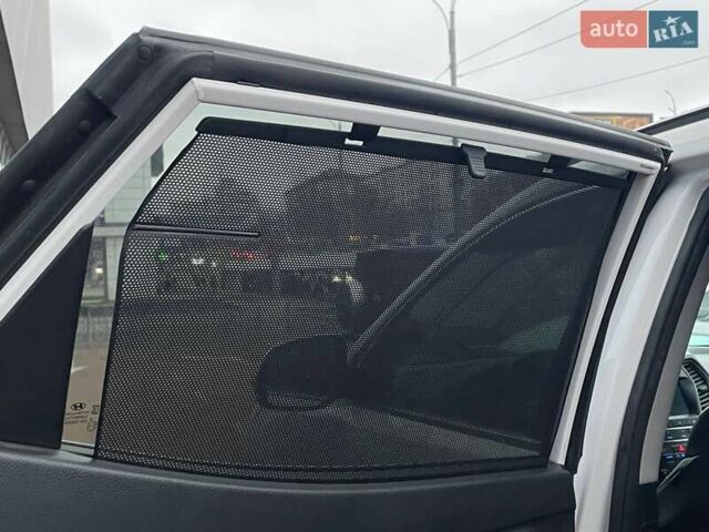 Белый Хендай Санта Фе, объемом двигателя 2.2 л и пробегом 272 тыс. км за 18900 $, фото 22 на Automoto.ua