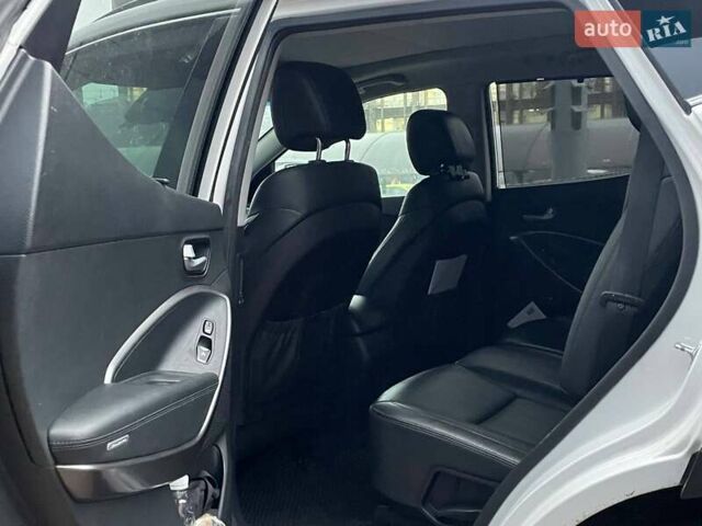 Белый Хендай Санта Фе, объемом двигателя 2.2 л и пробегом 272 тыс. км за 18900 $, фото 19 на Automoto.ua