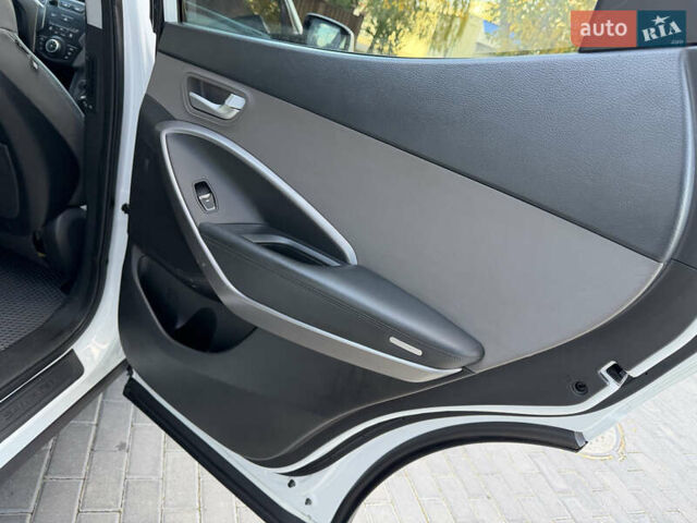 Белый Хендай Санта Фе, объемом двигателя 2.36 л и пробегом 177 тыс. км за 13500 $, фото 92 на Automoto.ua