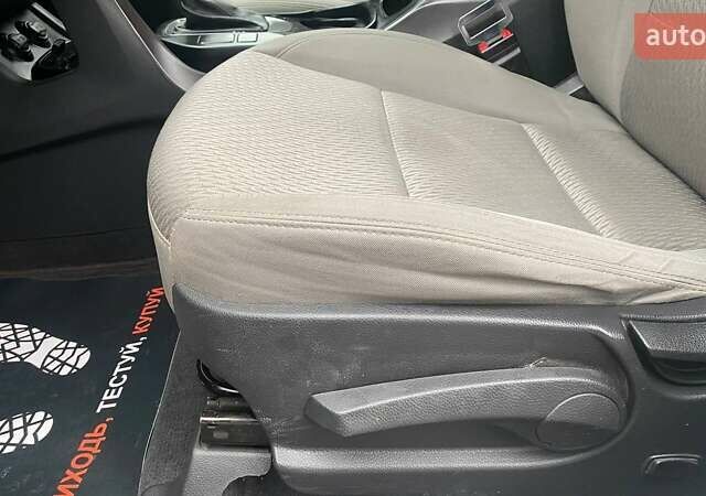 Белый Хендай Санта Фе, объемом двигателя 2.36 л и пробегом 152 тыс. км за 12500 $, фото 14 на Automoto.ua