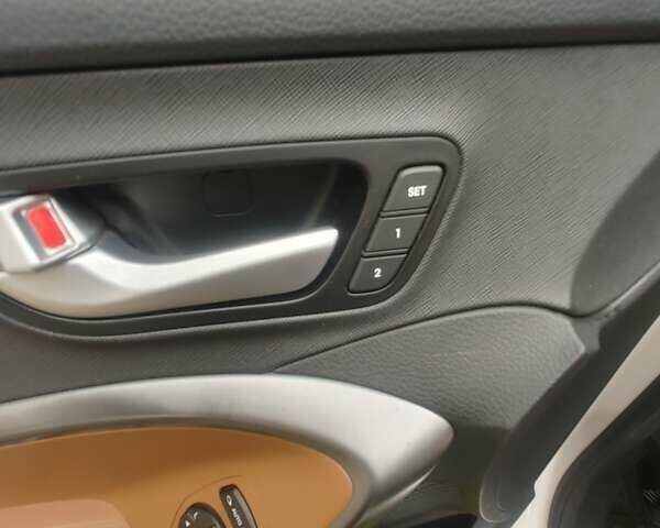 Белый Хендай Санта Фе, объемом двигателя 2.2 л и пробегом 189 тыс. км за 16946 $, фото 12 на Automoto.ua