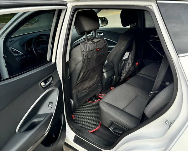 Белый Хендай Санта Фе, объемом двигателя 2.2 л и пробегом 146 тыс. км за 18500 $, фото 13 на Automoto.ua