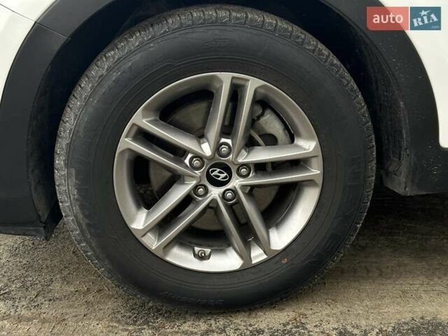 Белый Хендай Санта Фе, объемом двигателя 2.4 л и пробегом 110 тыс. км за 14750 $, фото 16 на Automoto.ua